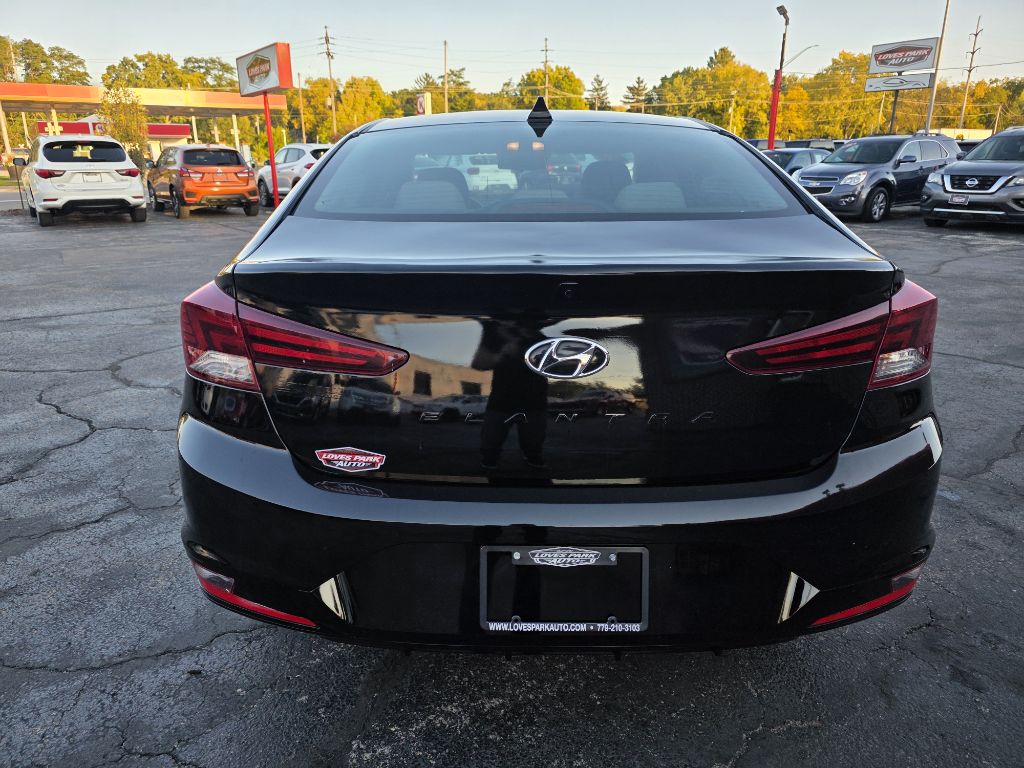 Photo 3 of this HYUNDAI ELANTRA