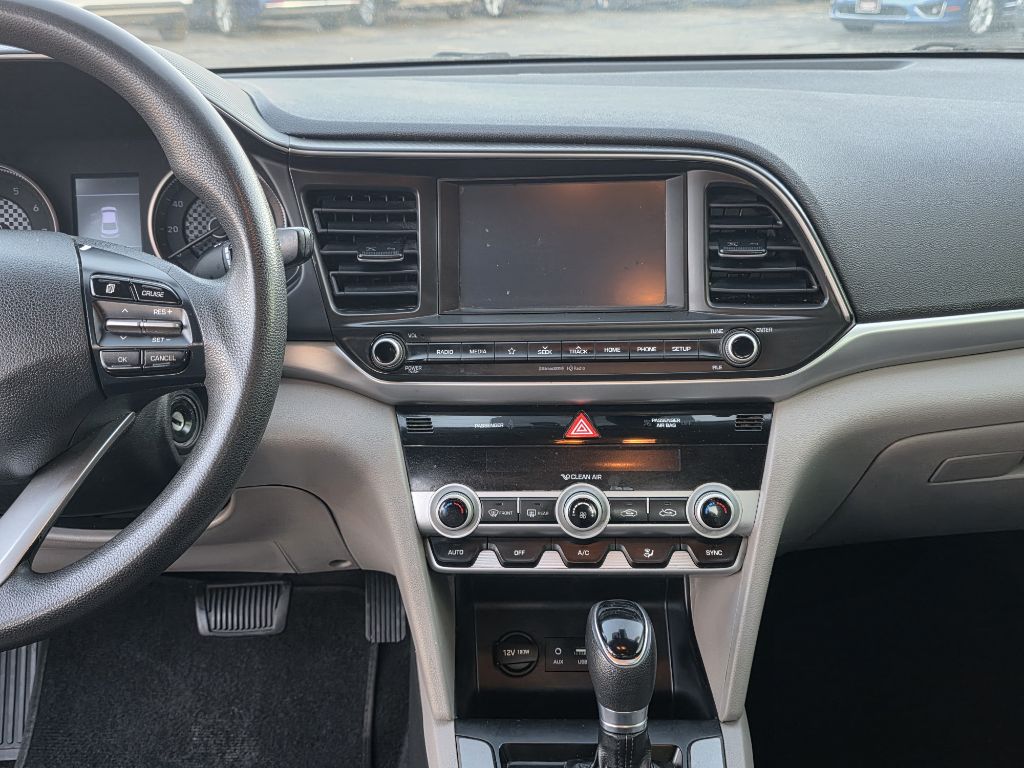 Photo 14 of this HYUNDAI ELANTRA