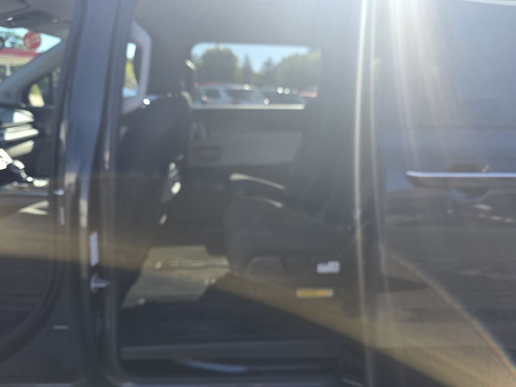 Photo 10 of this KIA CARNIVAL