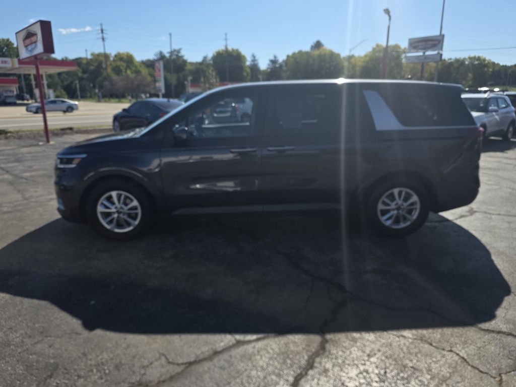Photo 5 of this KIA CARNIVAL