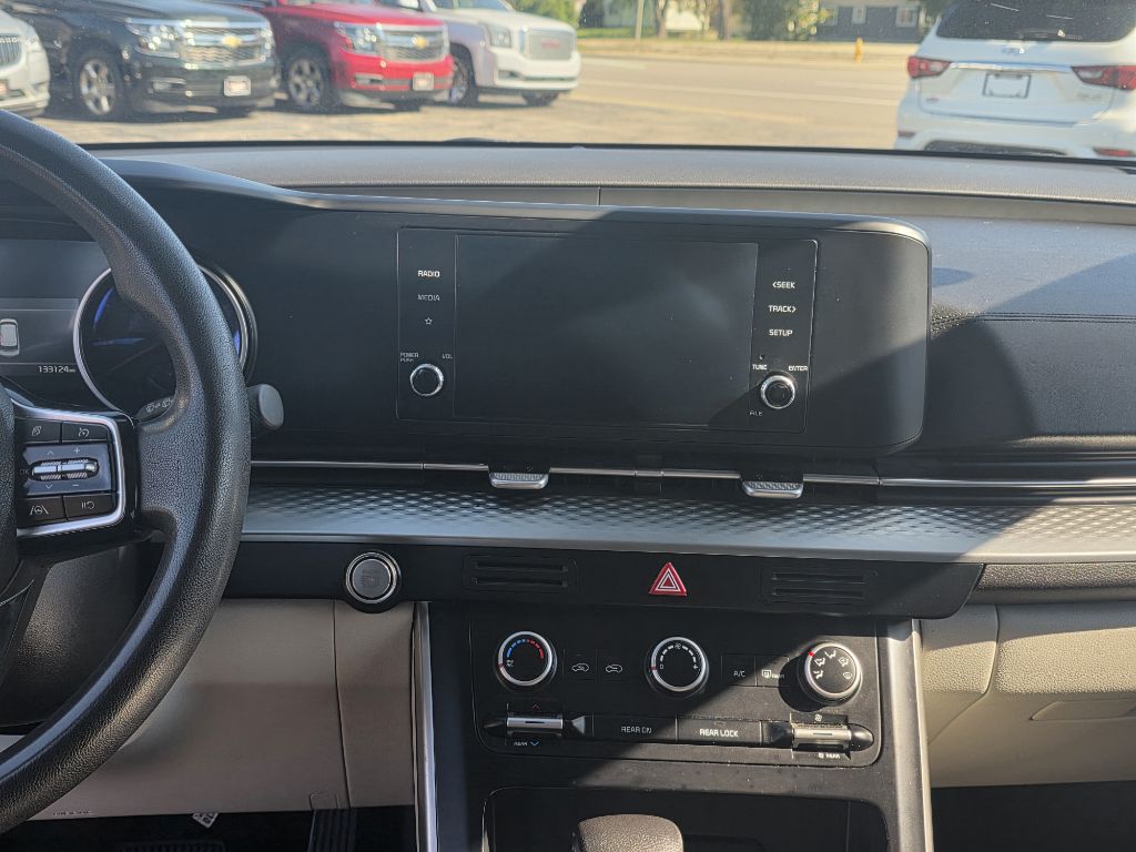 Photo 12 of this KIA CARNIVAL