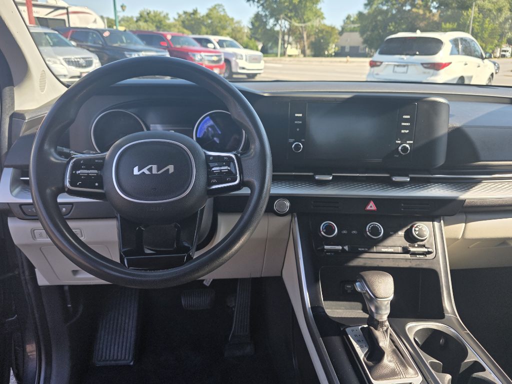 Photo 11 of this KIA CARNIVAL