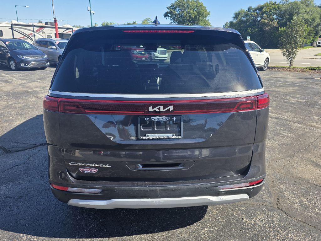 Photo 3 of this KIA CARNIVAL