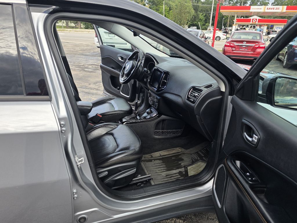Photo 13 of this JEEP COMPASS