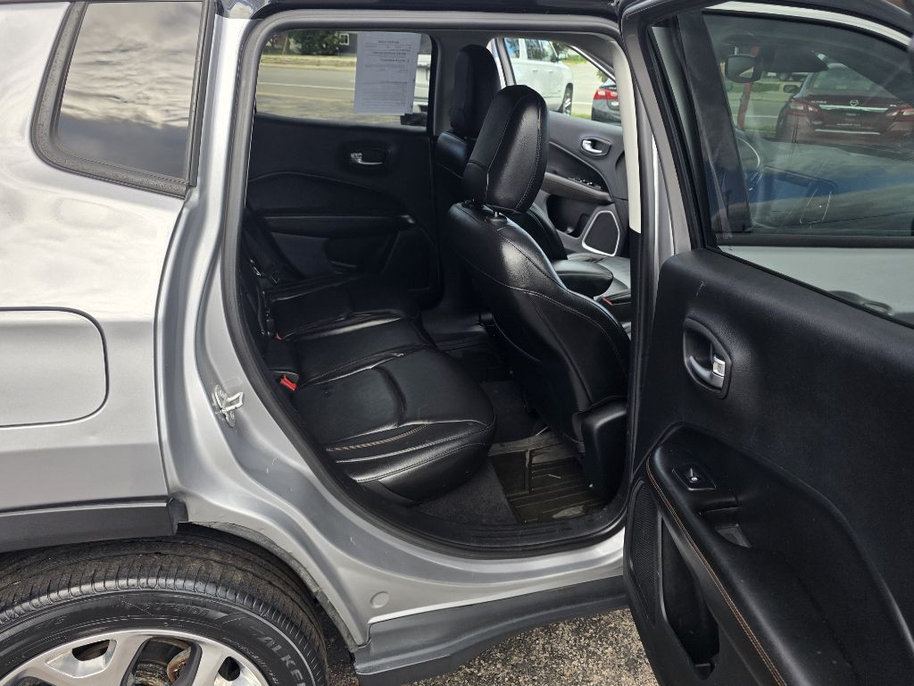 Photo 12 of this JEEP COMPASS