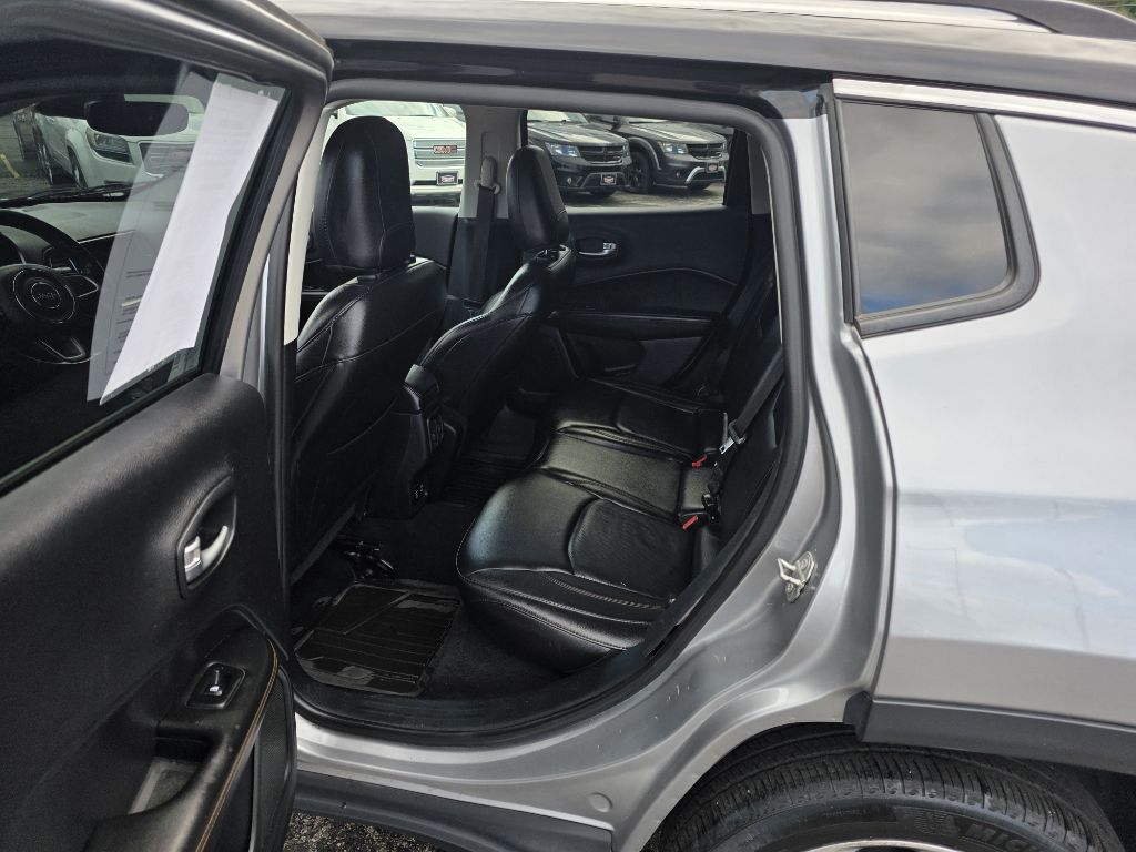 Photo 10 of this JEEP COMPASS