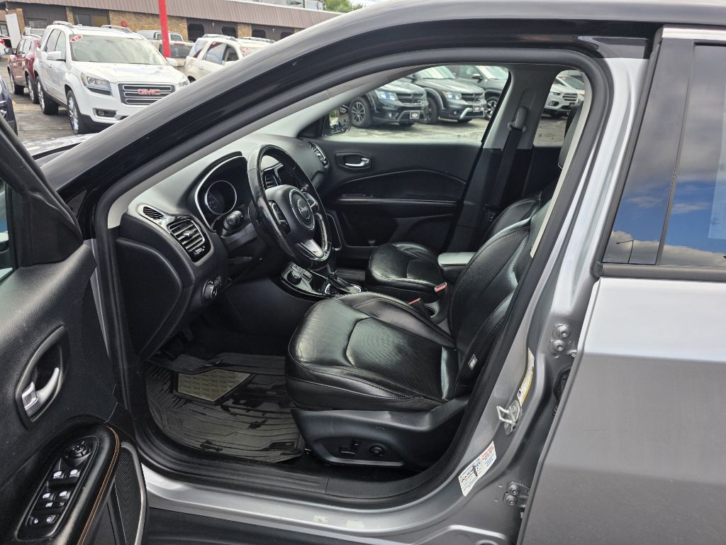 Photo 6 of this JEEP COMPASS