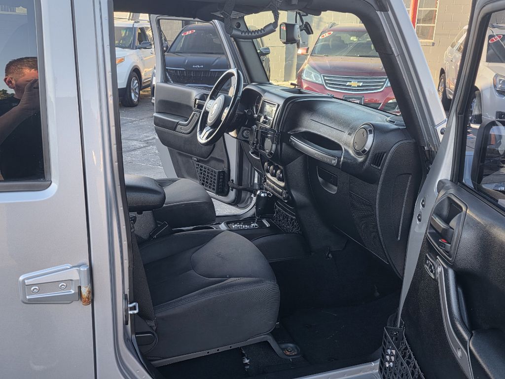 Photo 16 of this JEEP WRANGLER UNLIMI