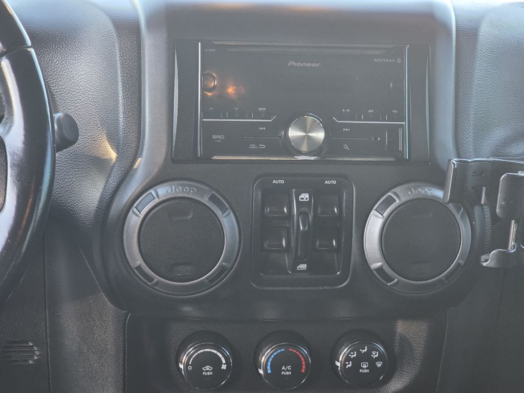Photo 12 of this JEEP WRANGLER UNLIMI