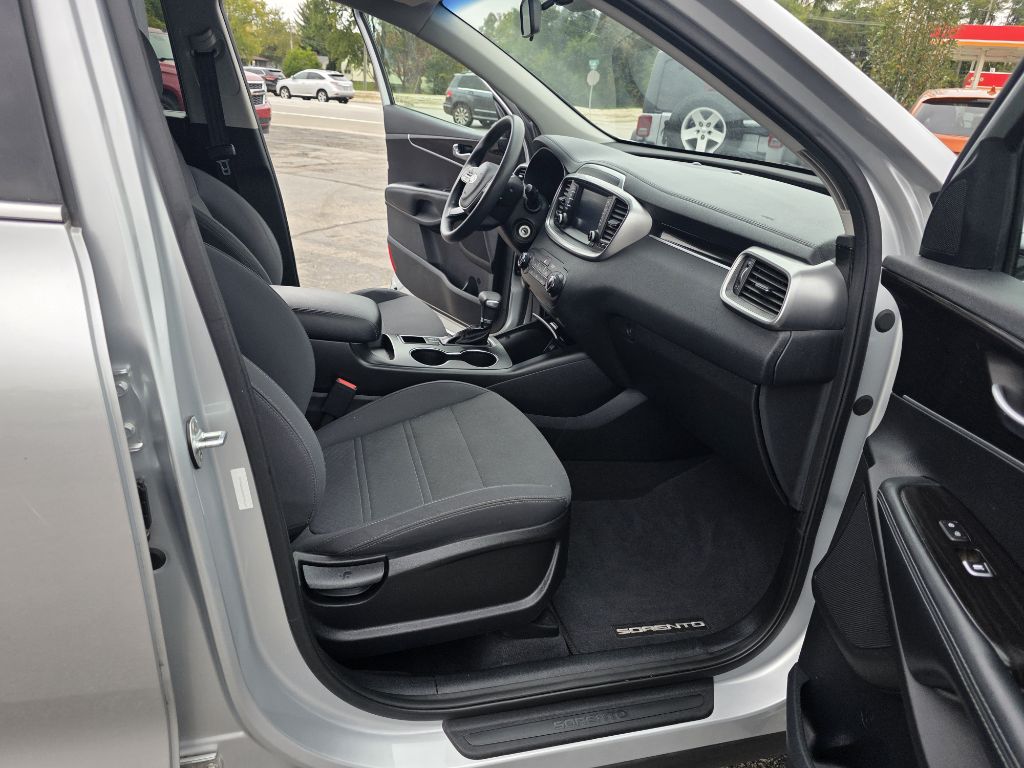 Photo 16 of this KIA SORENTO