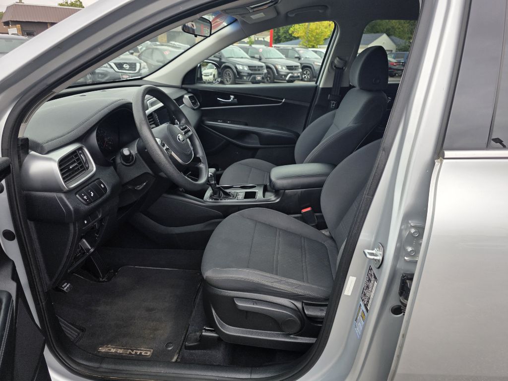 Photo 11 of this KIA SORENTO