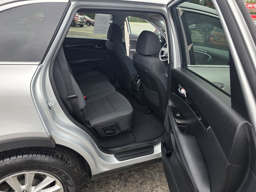 Photo 15 of this KIA SORENTO
