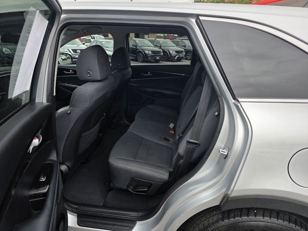 Photo 12 of this KIA SORENTO