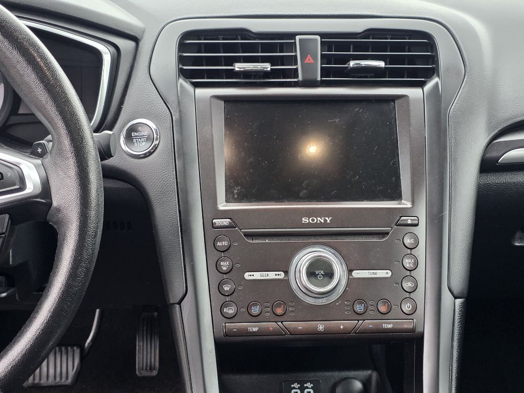 Photo 14 of this FORD FUSION
