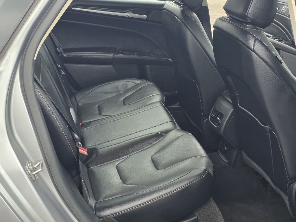 Photo 15 of this FORD FUSION