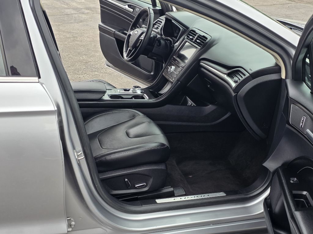 Photo 12 of this FORD FUSION