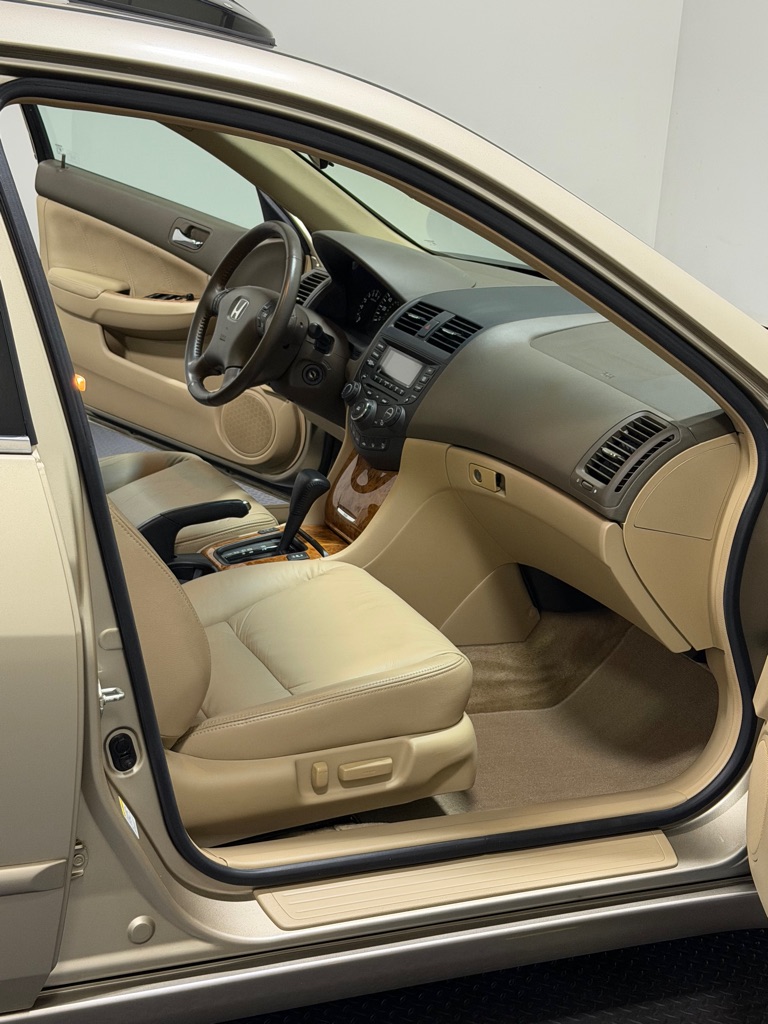 Photo 11 of this HONDA ACCORD