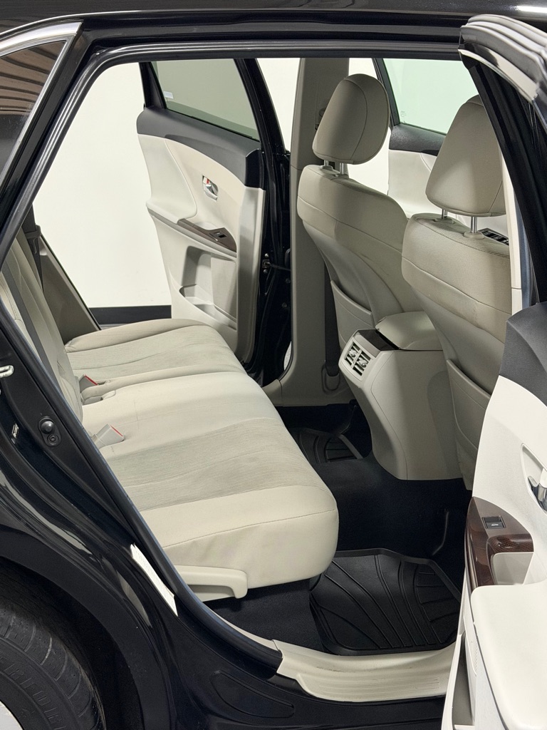 Photo 9 of this TOYOTA VENZA