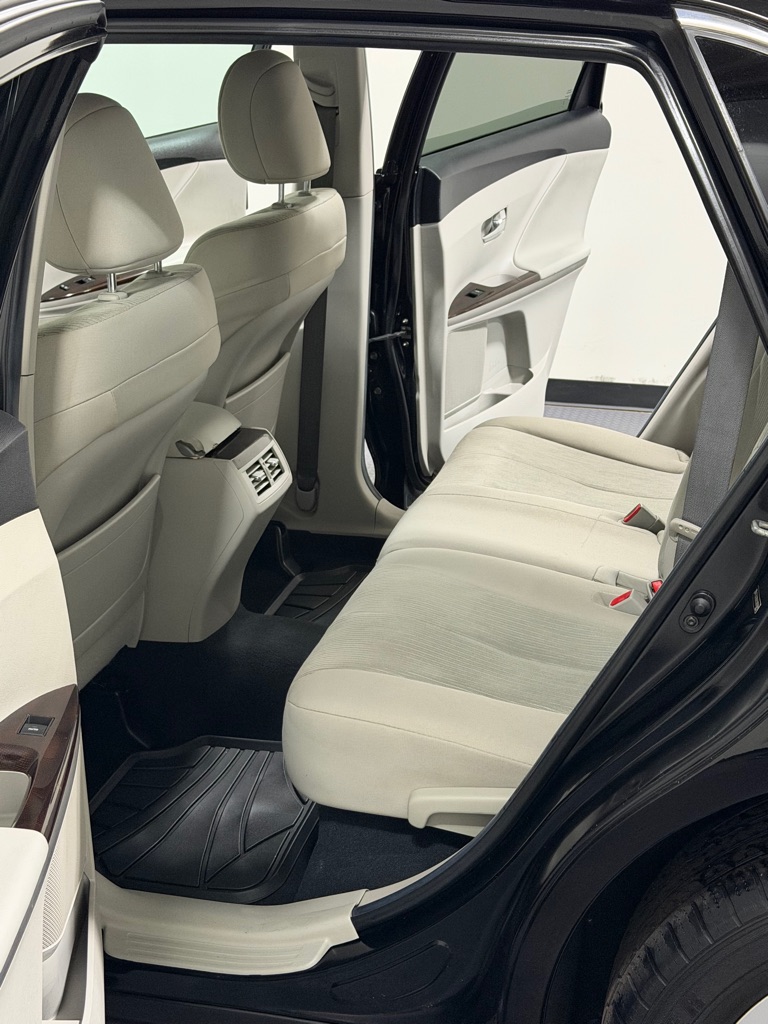 Photo 8 of this TOYOTA VENZA