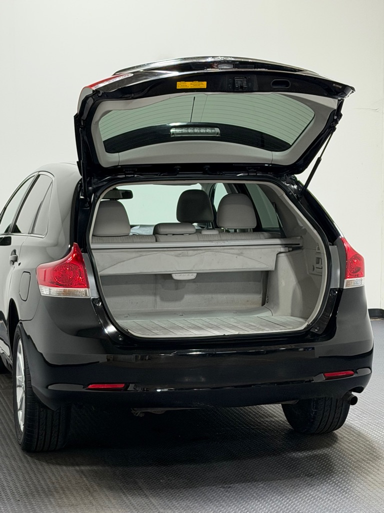 Photo 11 of this TOYOTA VENZA