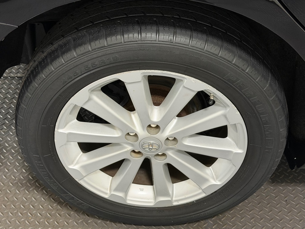 Photo 17 of this TOYOTA VENZA