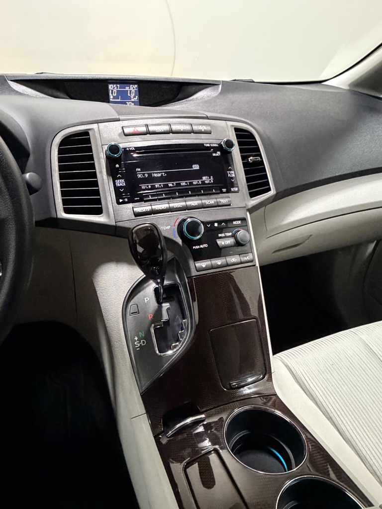 Photo 12 of this TOYOTA VENZA