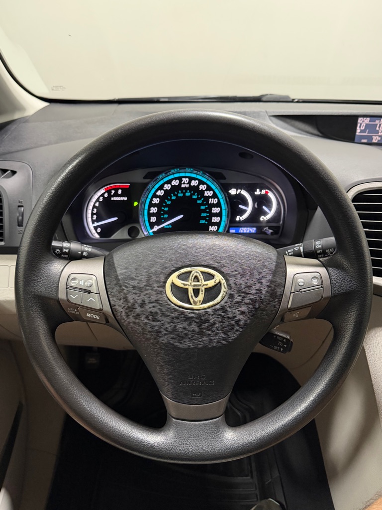 Photo 14 of this TOYOTA VENZA