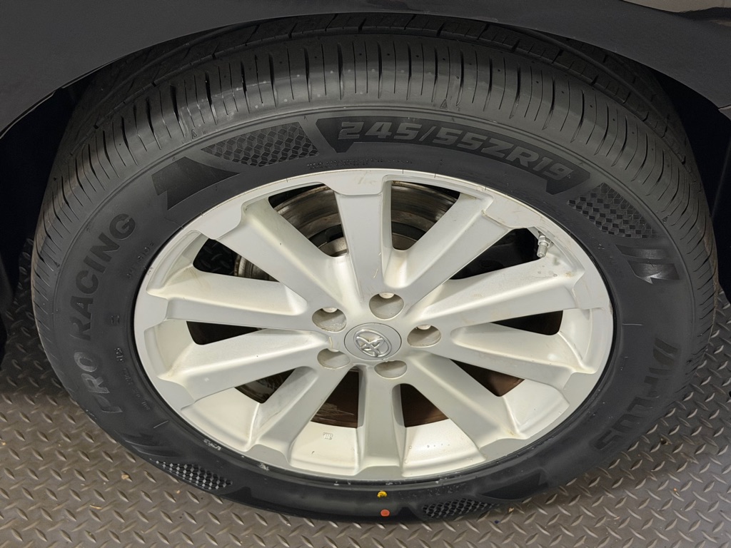 Photo 16 of this TOYOTA VENZA