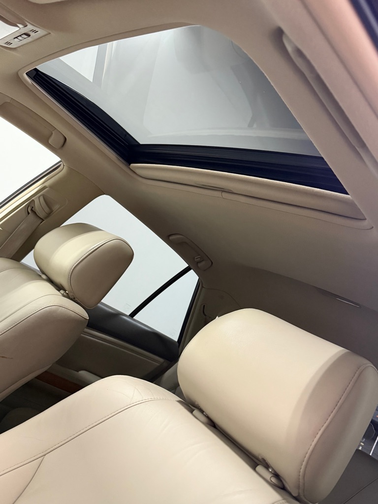 Photo 16 of this LEXUS RX