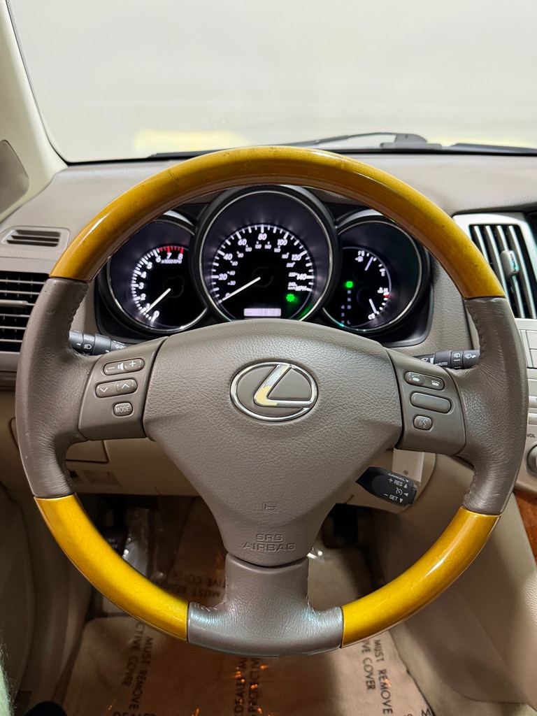 Photo 15 of this LEXUS RX
