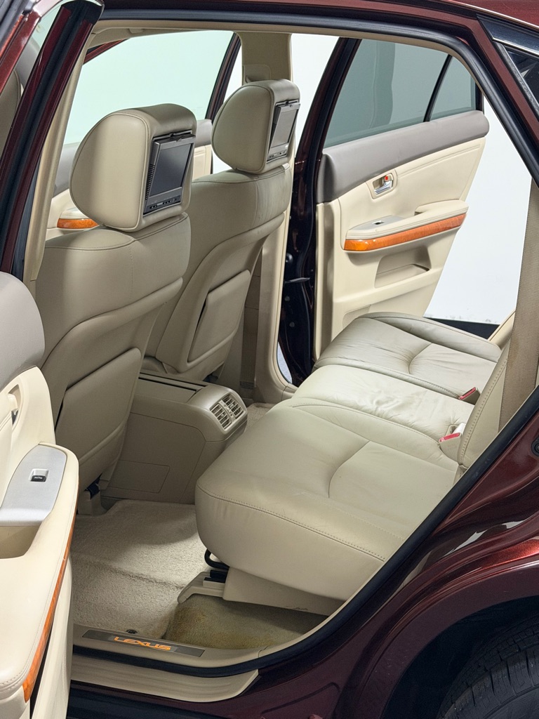 Photo 9 of this LEXUS RX