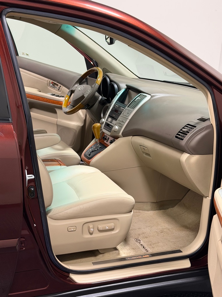 Photo 11 of this LEXUS RX