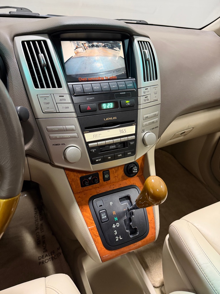 Photo 13 of this LEXUS RX