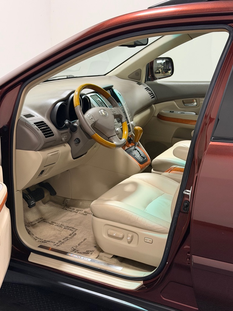 Photo 8 of this LEXUS RX