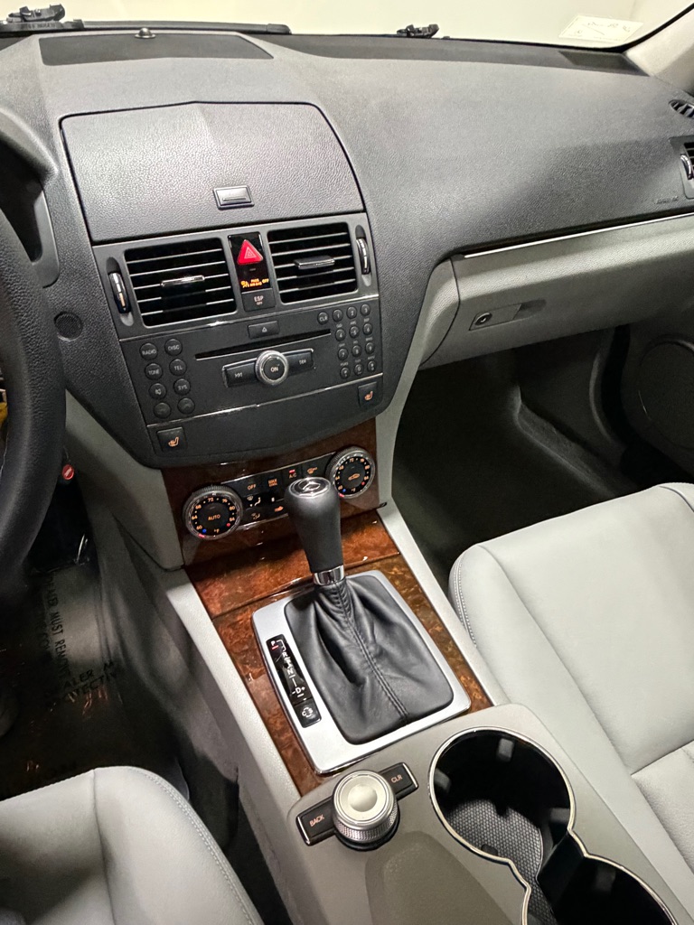 Photo 13 of this MERCEDES-BENZ C-CLASS