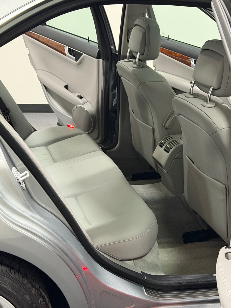 Photo 10 of this MERCEDES-BENZ C-CLASS