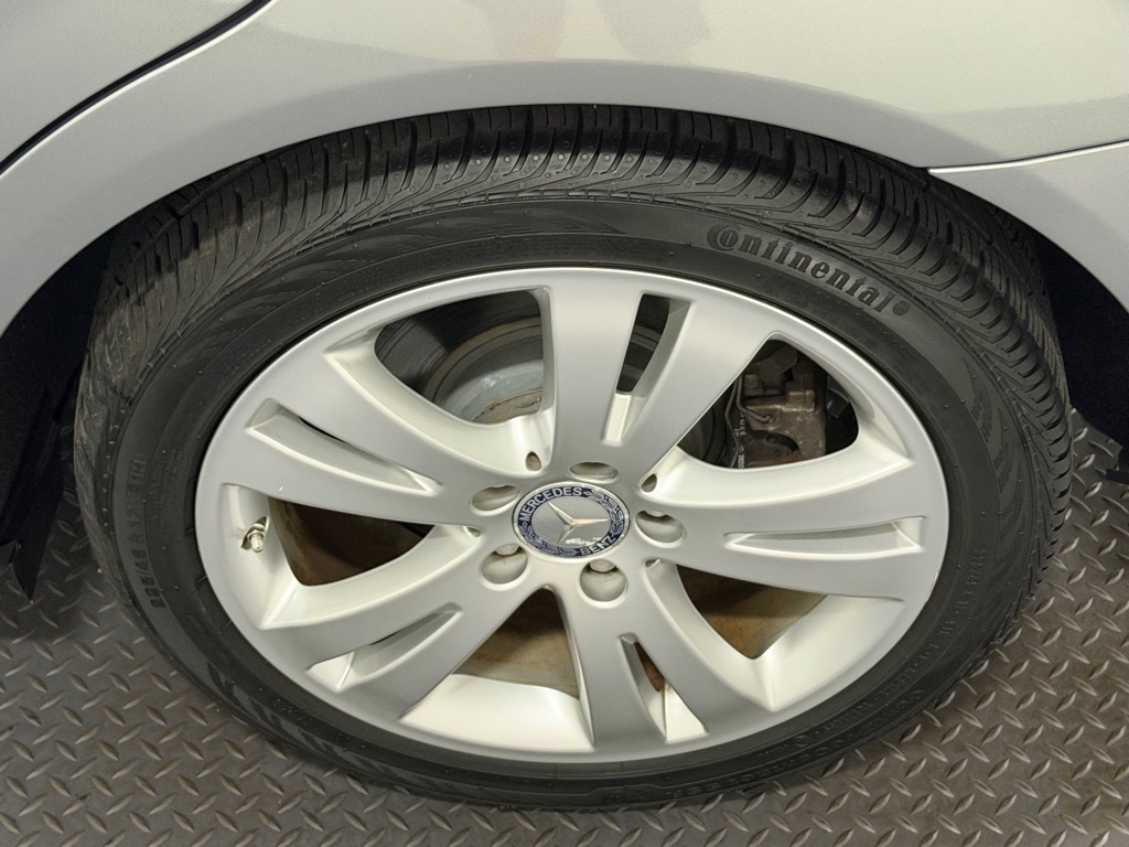 Photo 20 of this MERCEDES-BENZ C-CLASS