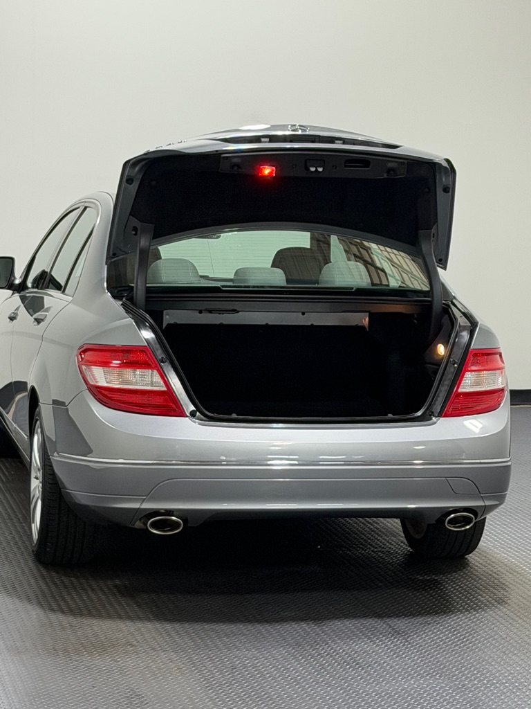 Photo 12 of this MERCEDES-BENZ C-CLASS