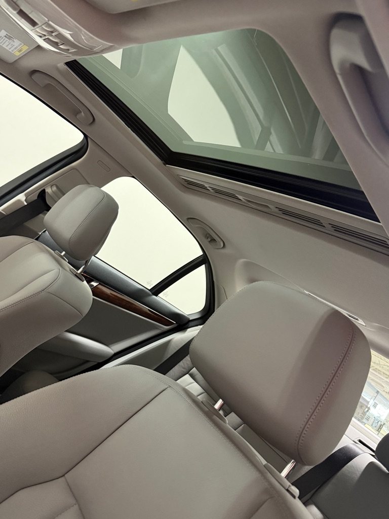 Photo 16 of this MERCEDES-BENZ C-CLASS