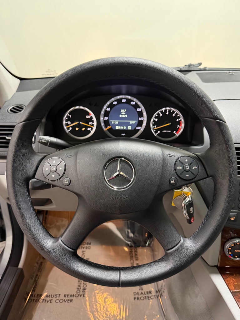Photo 15 of this MERCEDES-BENZ C-CLASS