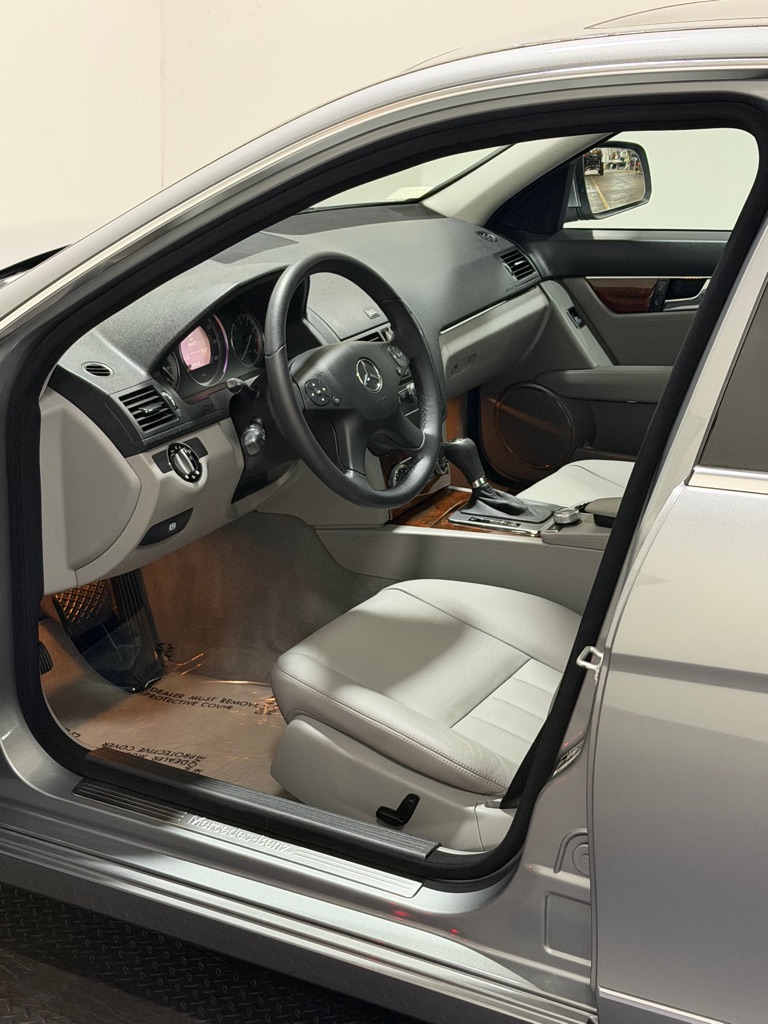Photo 8 of this MERCEDES-BENZ C-CLASS