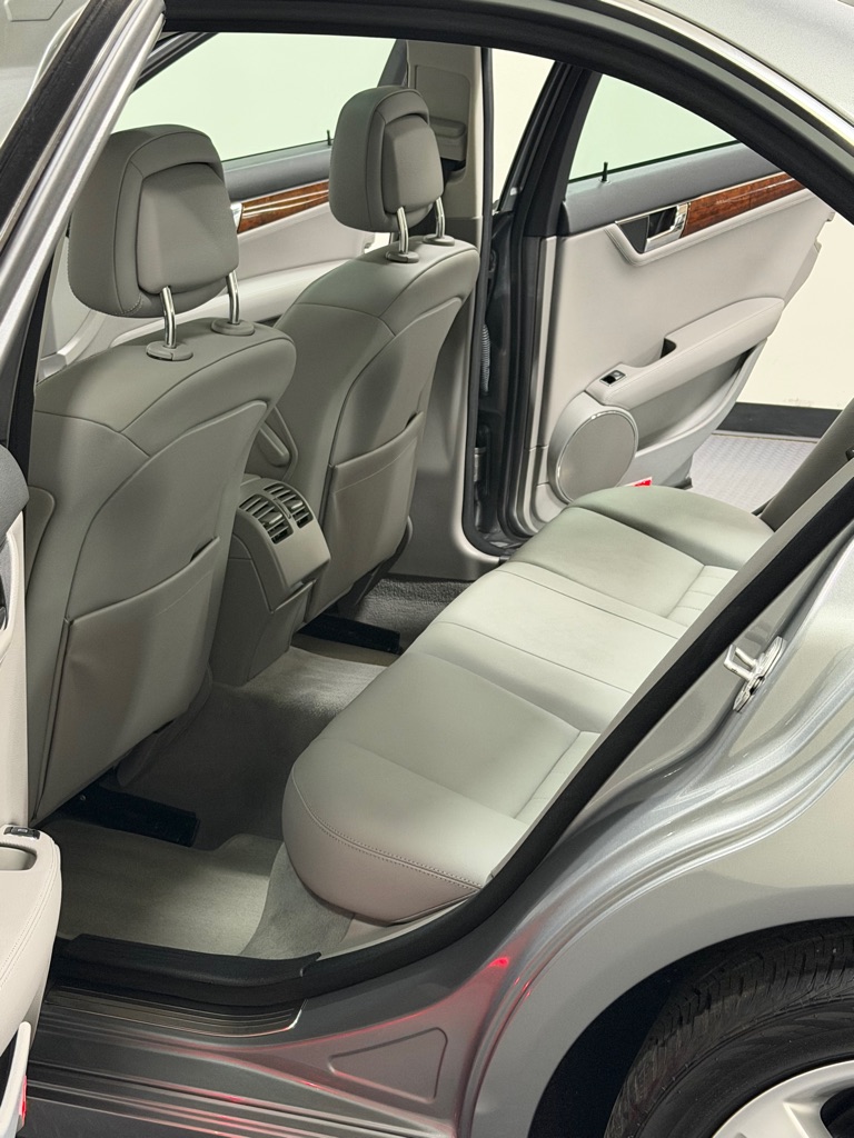 Photo 9 of this MERCEDES-BENZ C-CLASS