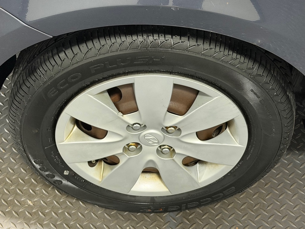 Photo 16 of this HYUNDAI ACCENT