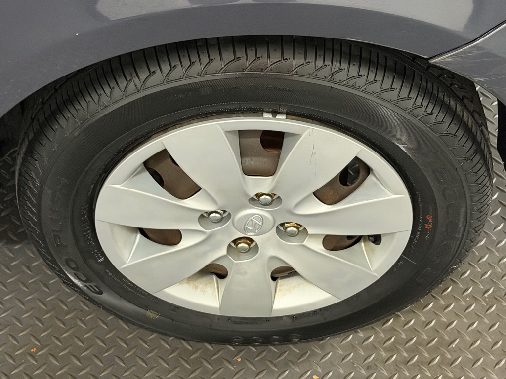 Photo 17 of this HYUNDAI ACCENT