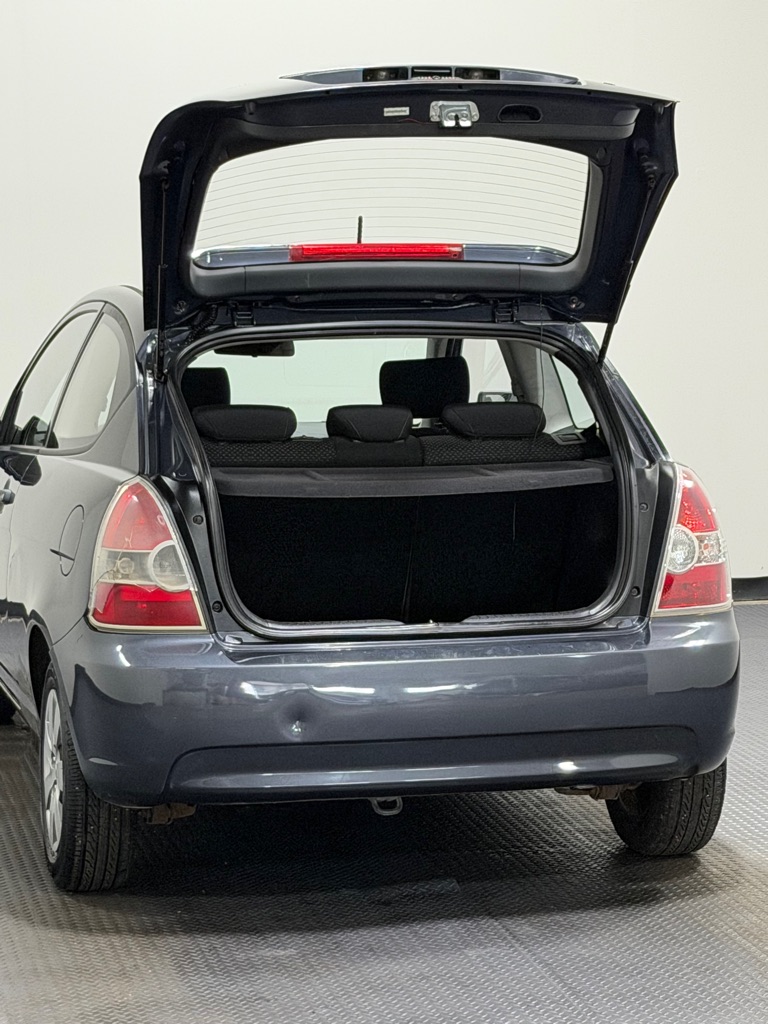 Photo 11 of this HYUNDAI ACCENT