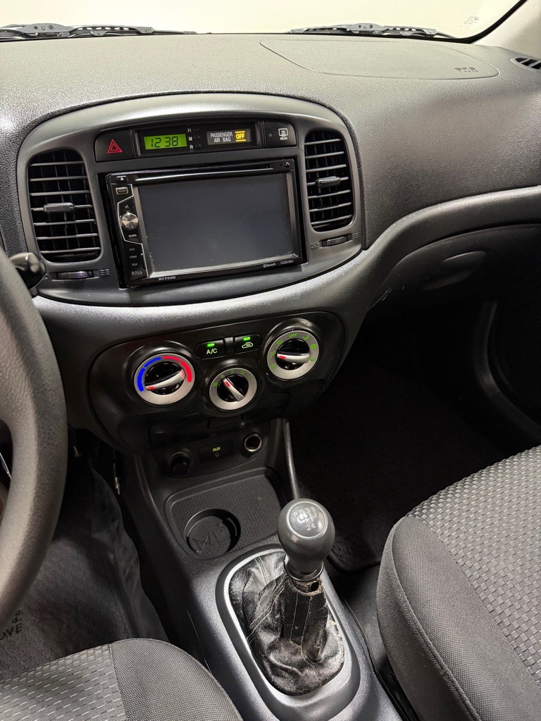 Photo 12 of this HYUNDAI ACCENT
