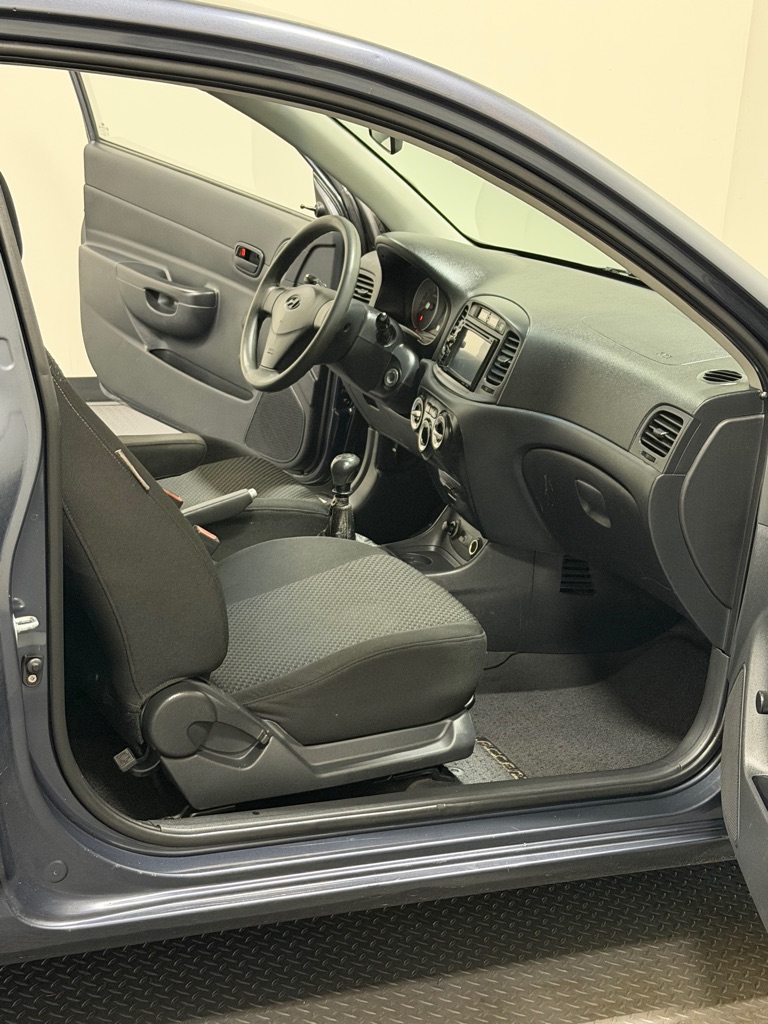 Photo 9 of this HYUNDAI ACCENT