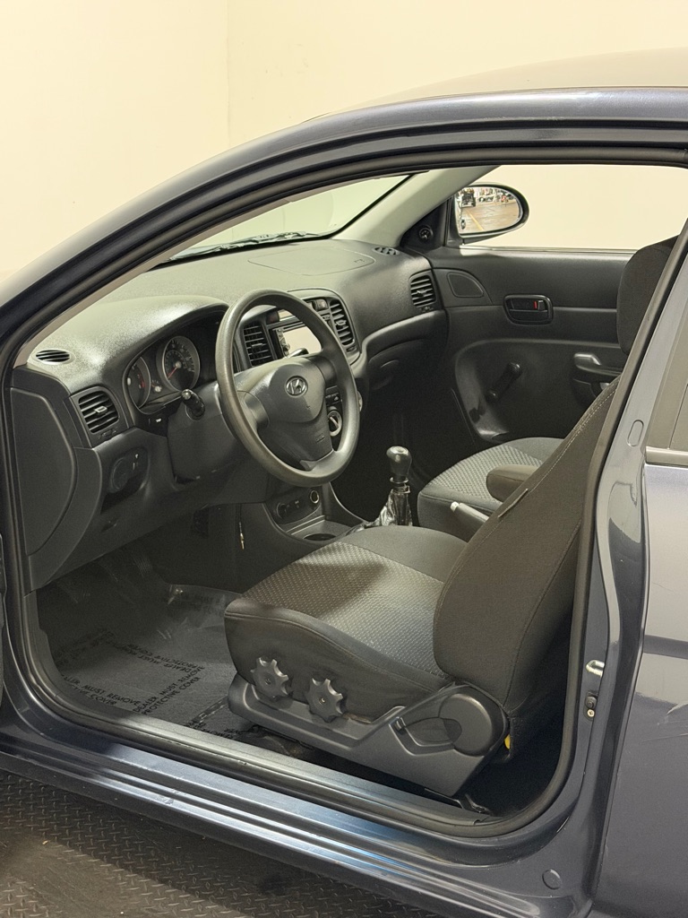 Photo 8 of this HYUNDAI ACCENT