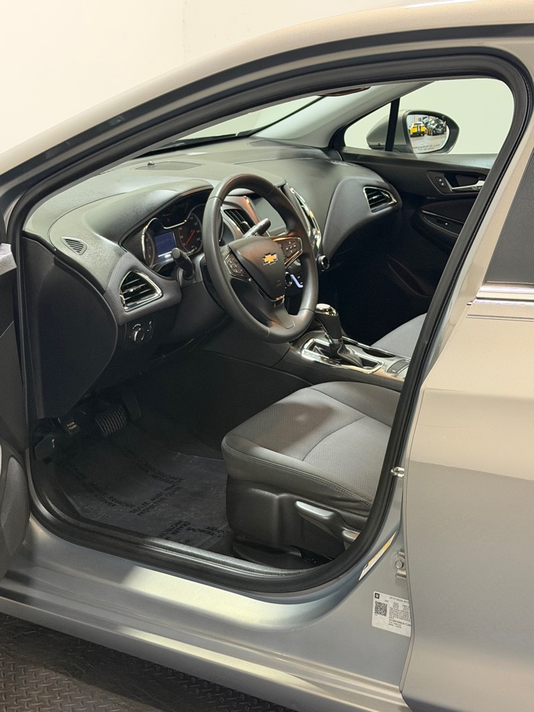 Photo 8 of this CHEVROLET CRUZE