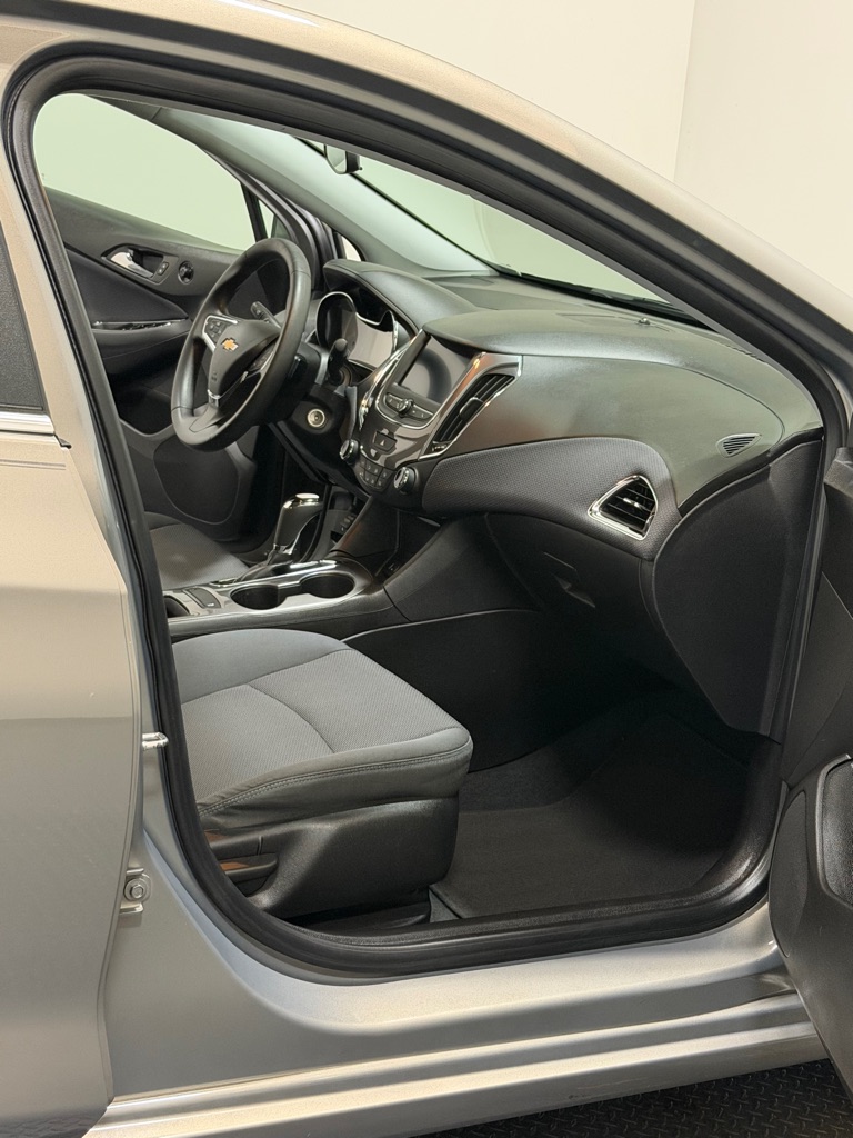Photo 11 of this CHEVROLET CRUZE